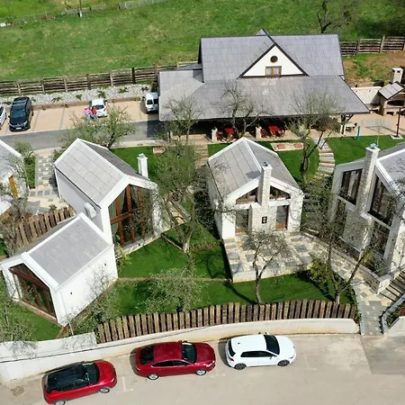 Toplik Village Апартаменты Lukavica